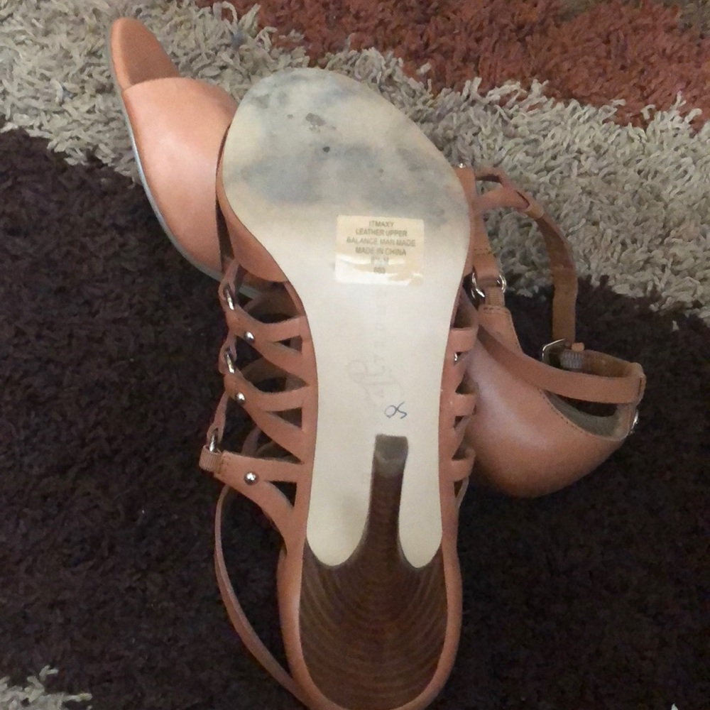 Ivanka Trump heels - Picture 3 of 3